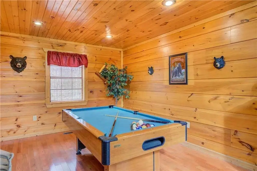 Bearadise 1 Bedroom Home with Hot Tub