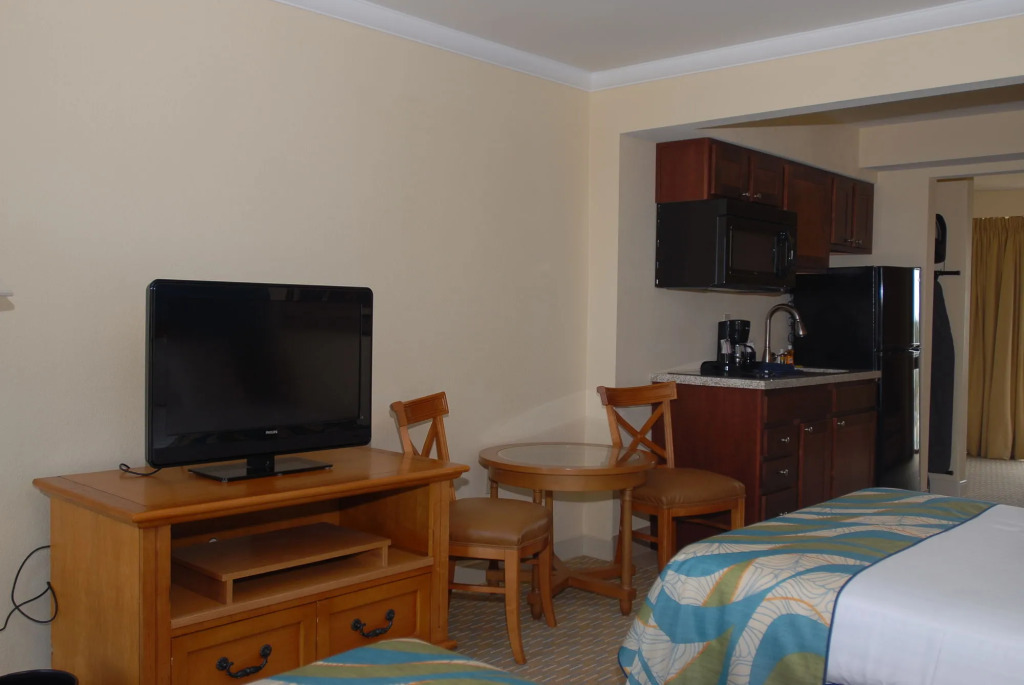 Aqua Beach Inn