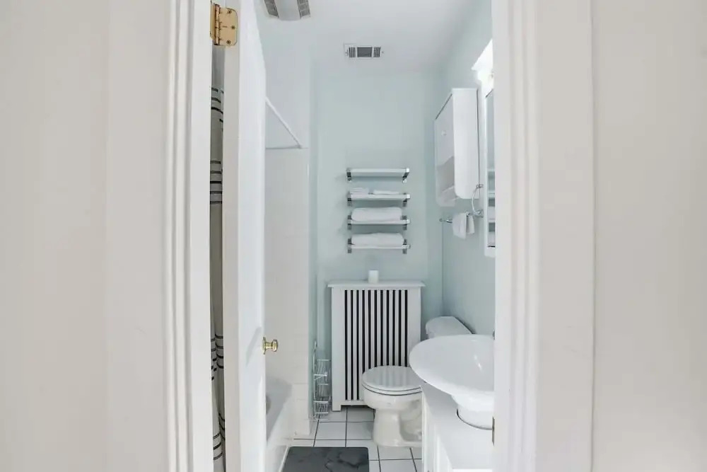 Dc Area Bungalow Near Shops And Dining 3 Bedroom Home