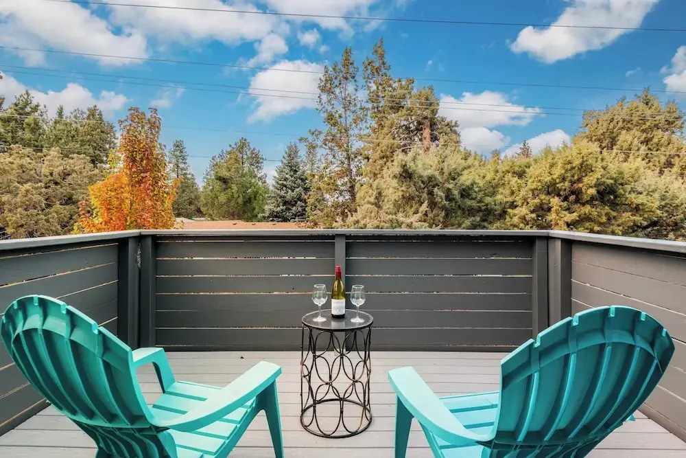 Old Mill Getaway by Avantstay Private Backyard w/ Hot Tub
