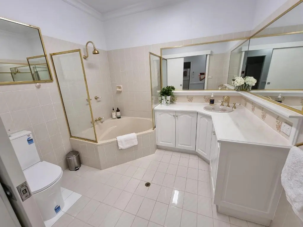 Willow Garden Stays Cairns - Beachfront 4 Bedroom Luxury Holiday Home