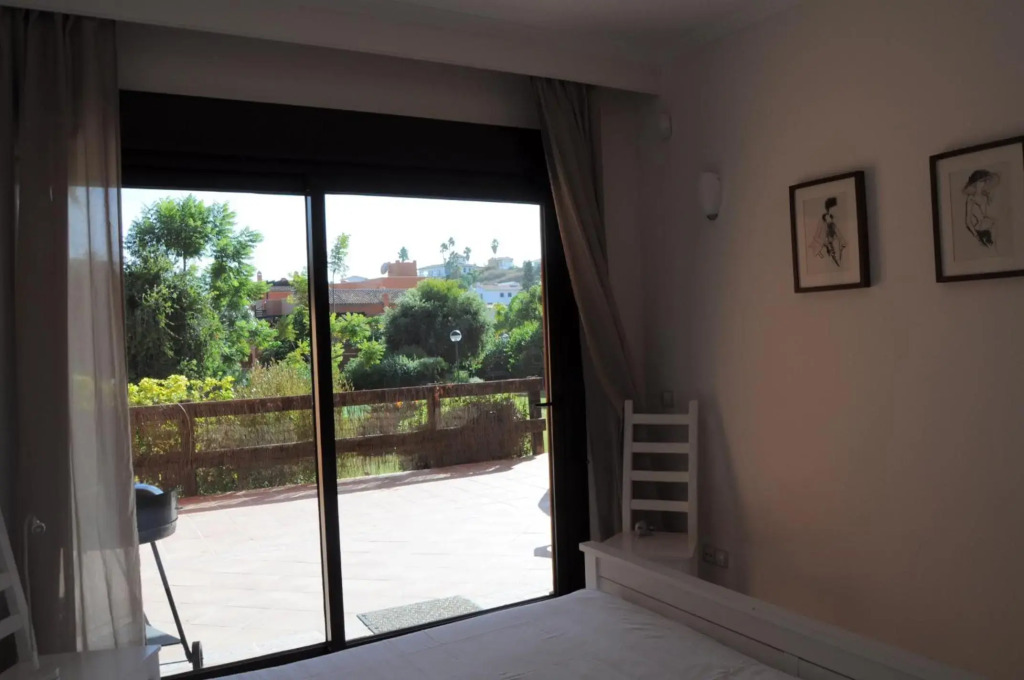 Precioso apartamento con jardín y piscina comunitaria