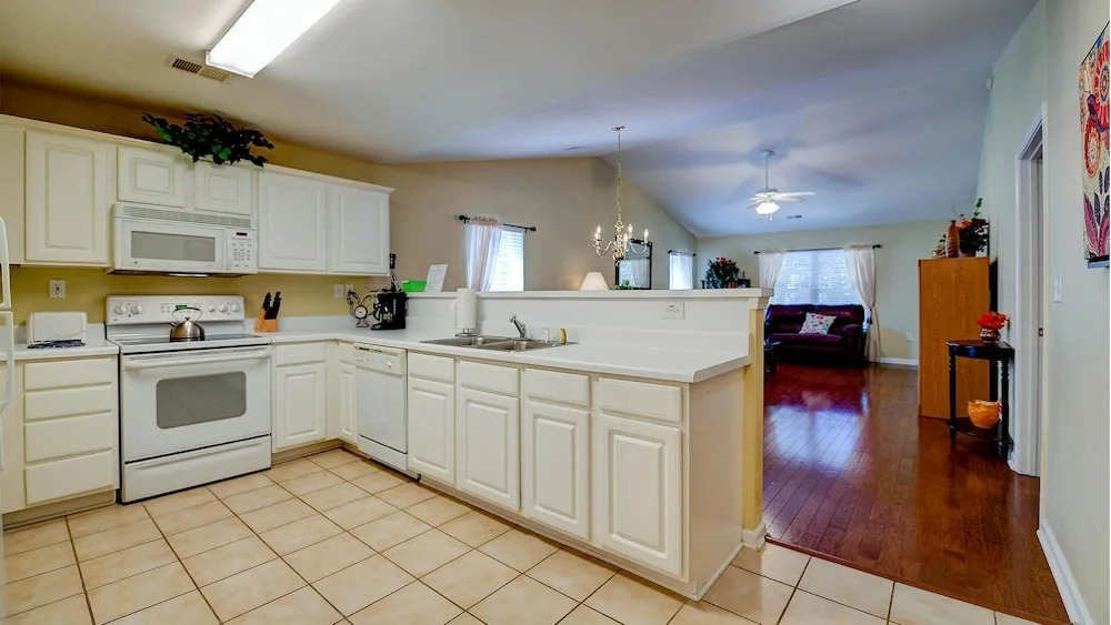 #64C True Blue - 3 Br home by RedAwning
