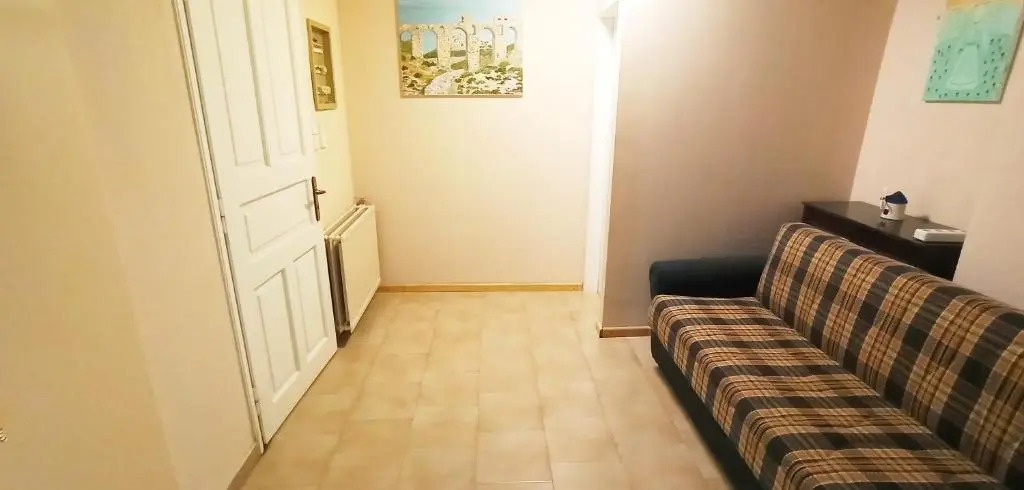 Spacious guesthouse with garden and seaview