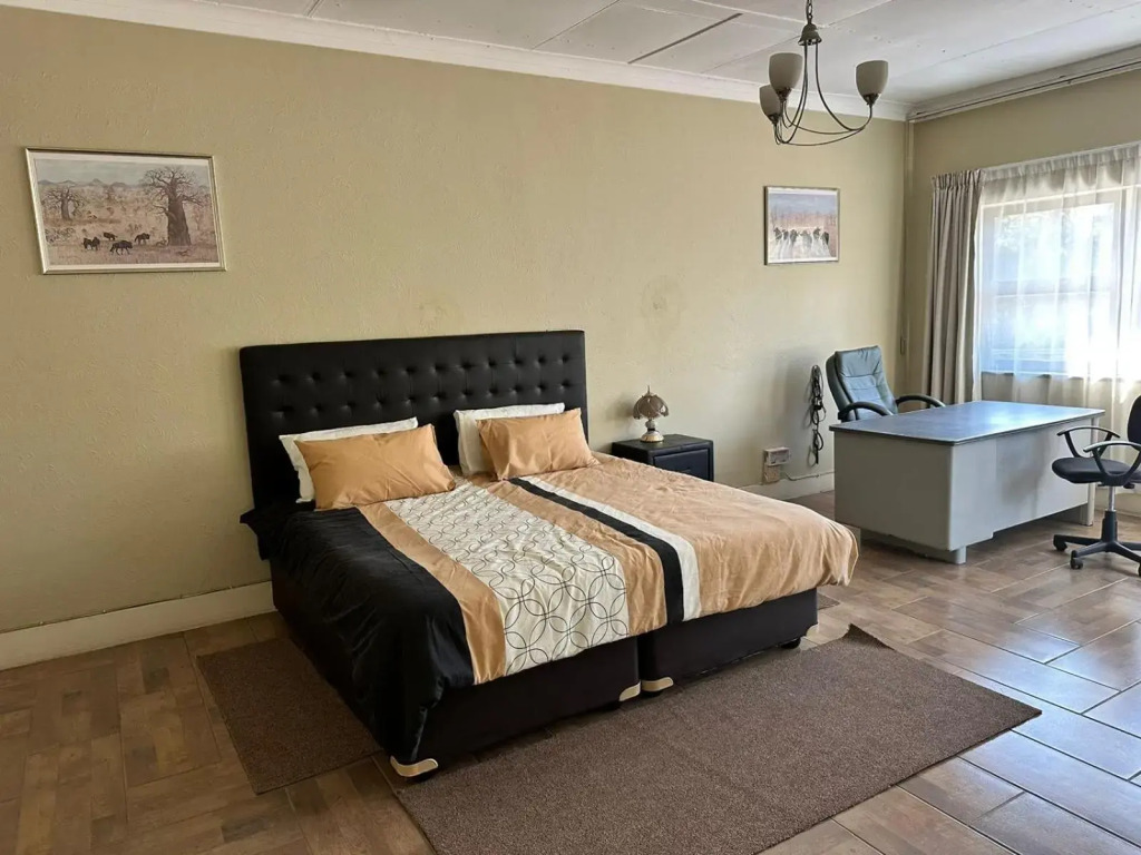 3 on 5: Houghton 3 Bedroom Home