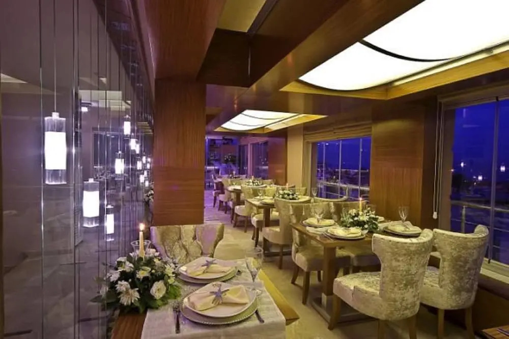 Q Inn Hotel