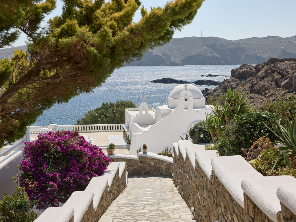 Mykonos Lolita, a Resort to Live