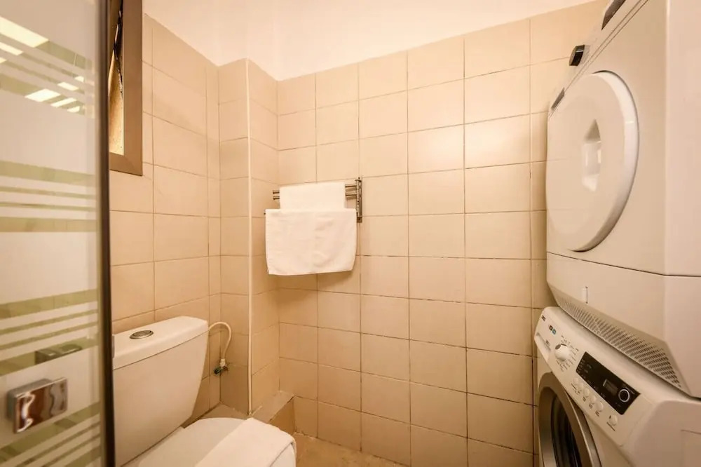 MAMAD - Pet-friendly 2BR Apt & Kitchen