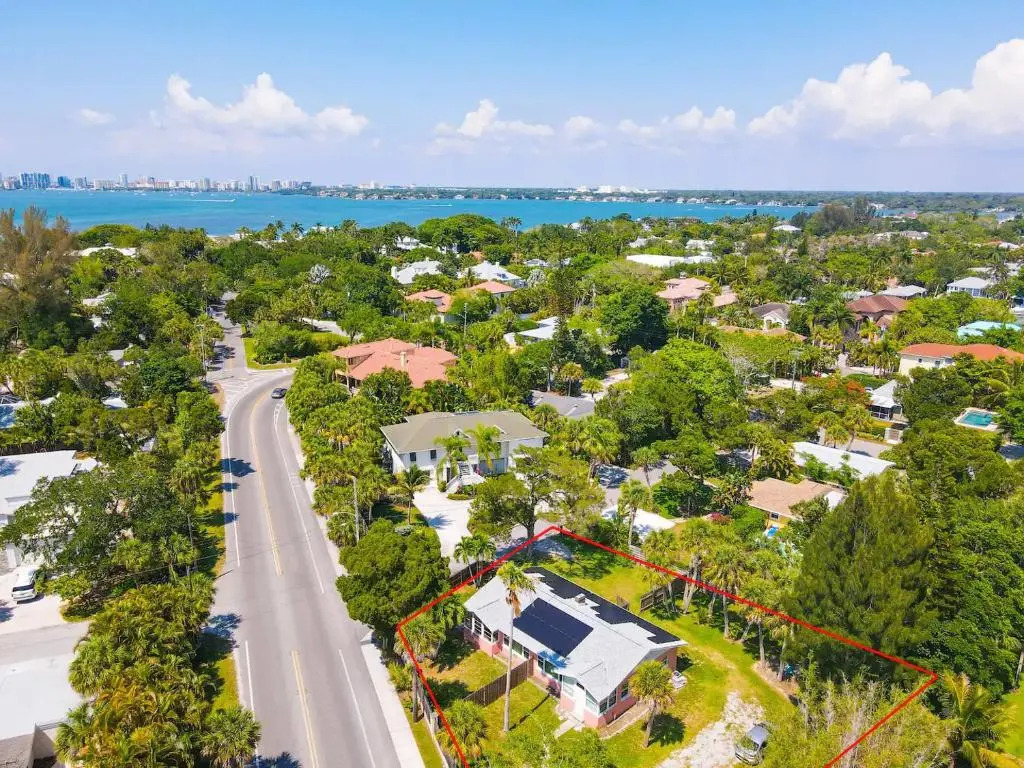 Sky Spacious Bungalow walking distance from beach! Name Sky Side A