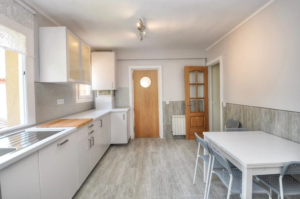 Big Apartment Caprabo