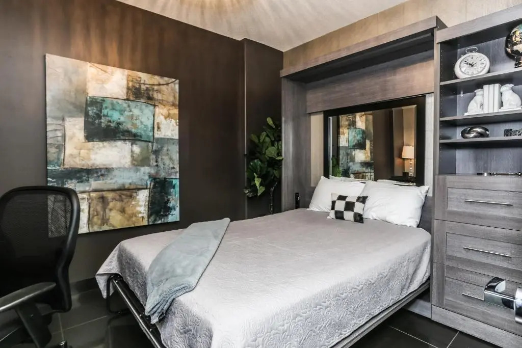 Sunset Waterfront Resort by Discover Kelowna Resort Accommodations