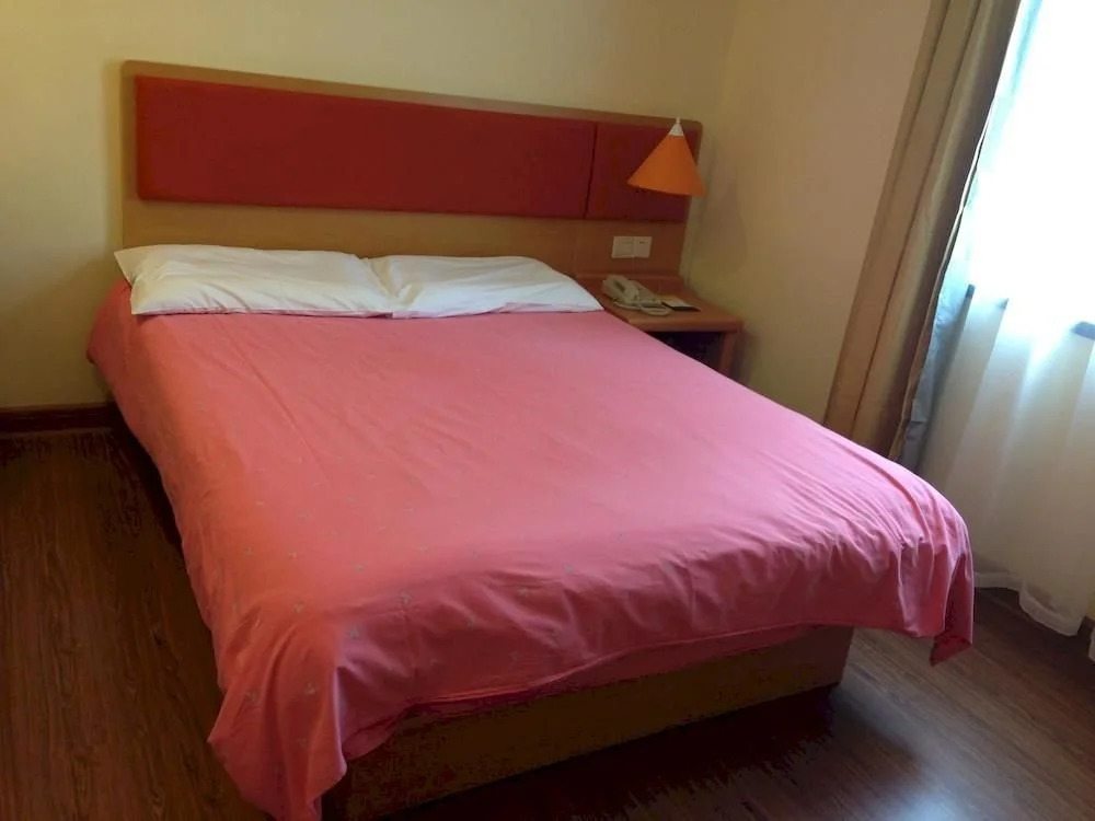 Home Inn (Shenzhen Dongmen Pedestrian Street Shaibu Metro Station)