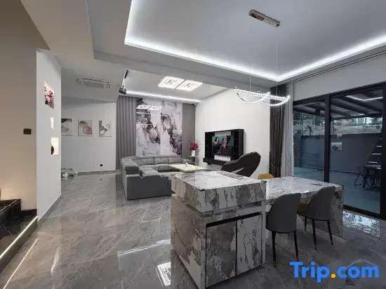 Kempas JB Landed Marble Haven Villa 14pax Karaoke