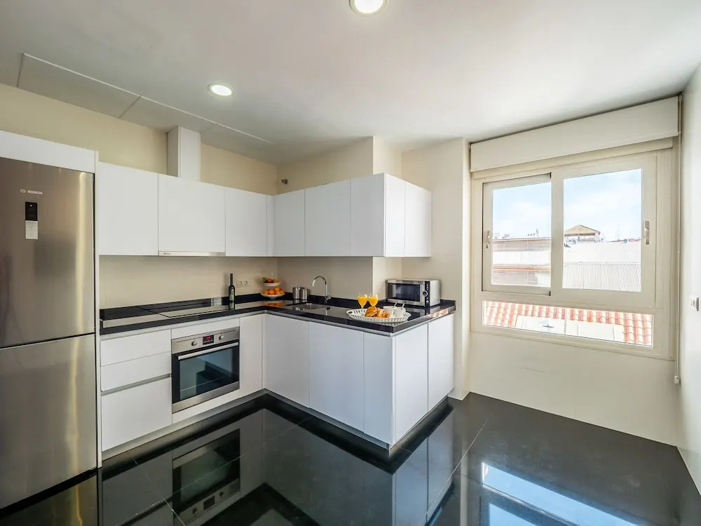 Central Sunny Penthouse Premium Apt