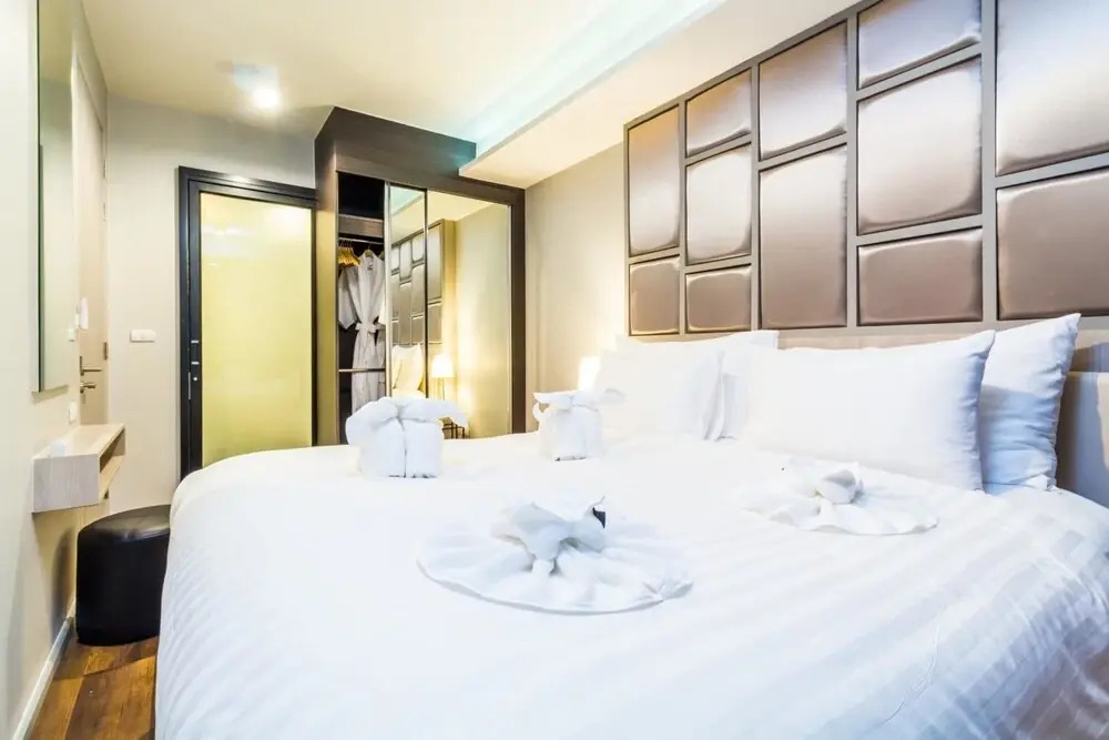 6Av 705 - Luxury Condo in Surin Beach Rooftop bar Pool and gym