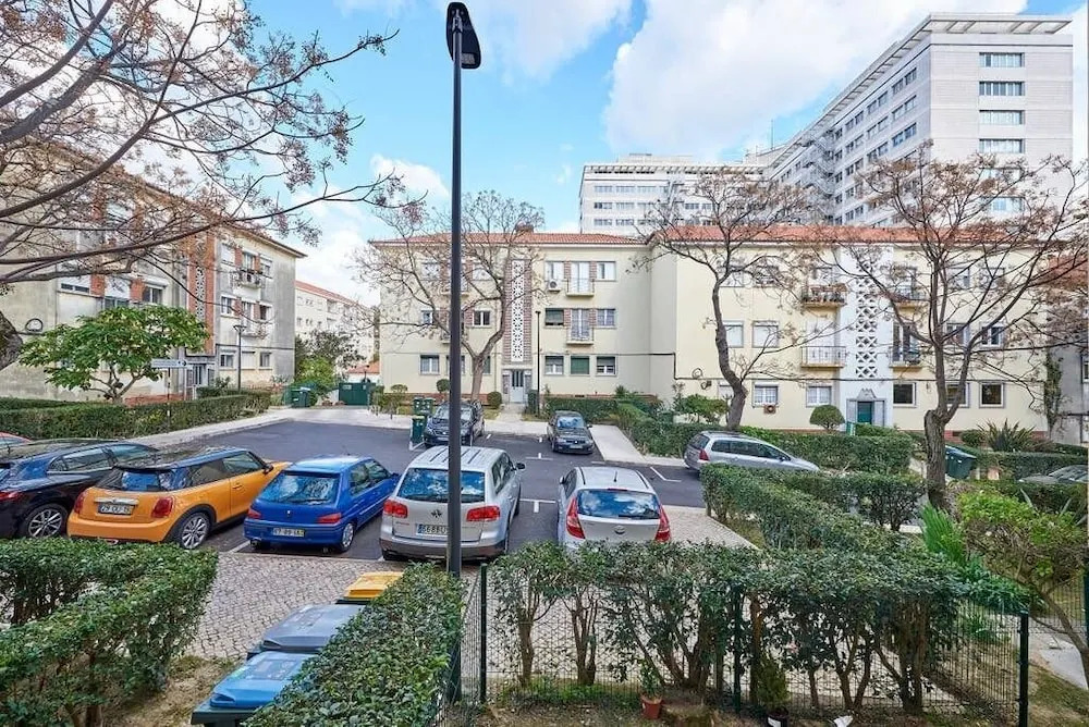 Lisbon Haven \- Family Apartment by the Metro w\/AC