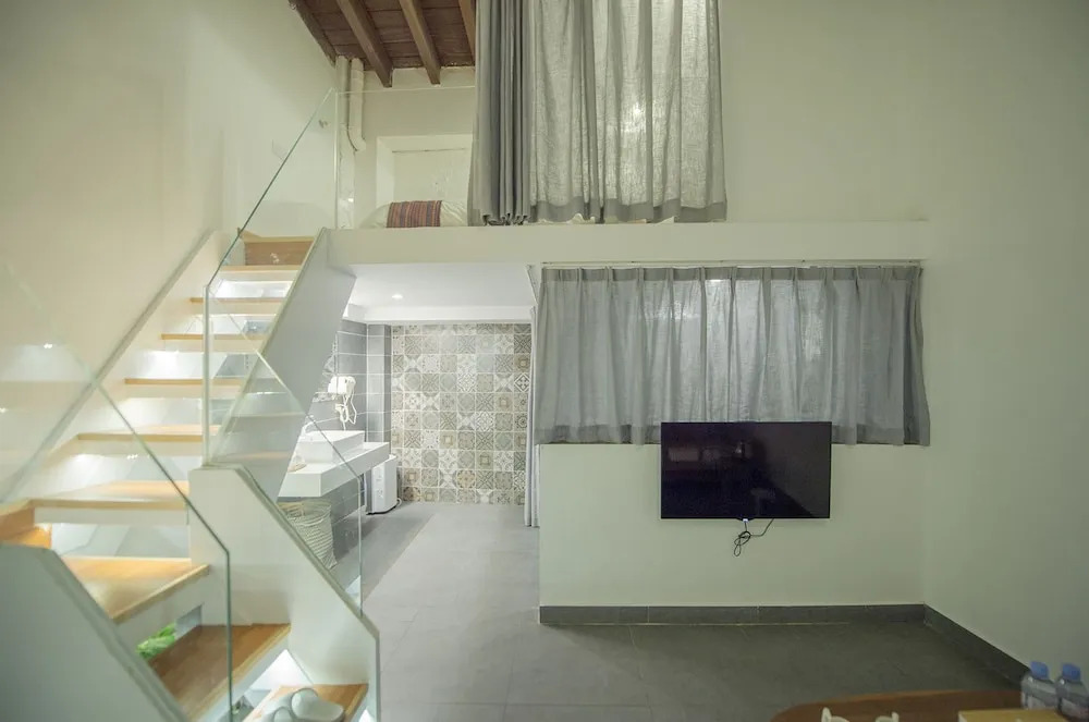 Zizai Music B&B(Qilou Old Street Branch)
