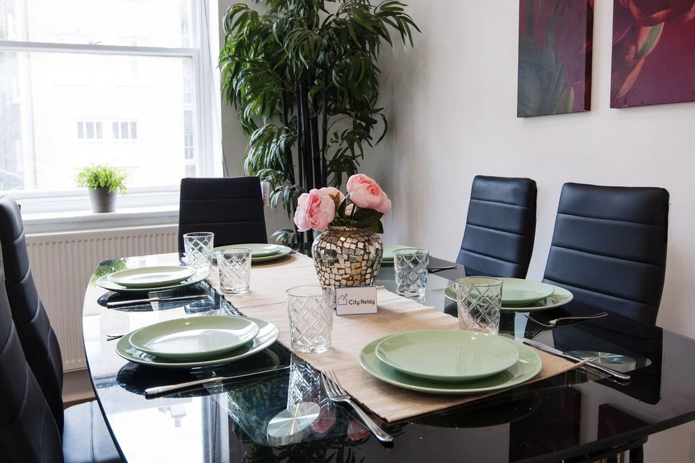 Stunning  Queensway Apartment - SGS