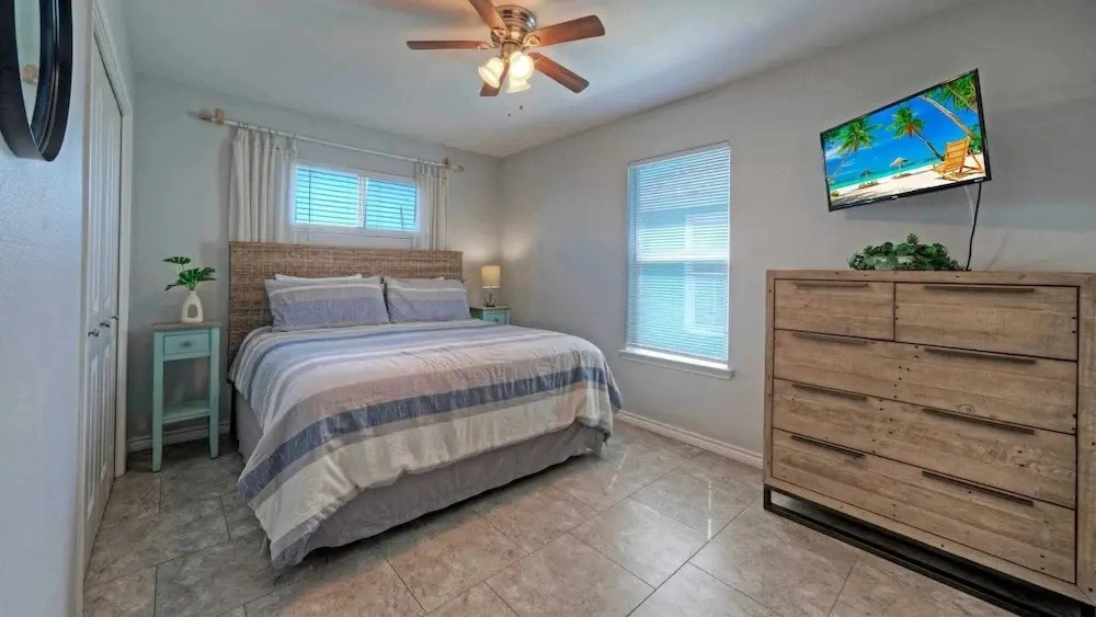 Bright Coastal Escape w/ Games, Swing Chairs & Minutes to Port A Beach Captain Kirk by Avantstay