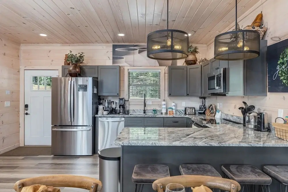 Abide 3 Bedroom Cabin by RedAwning