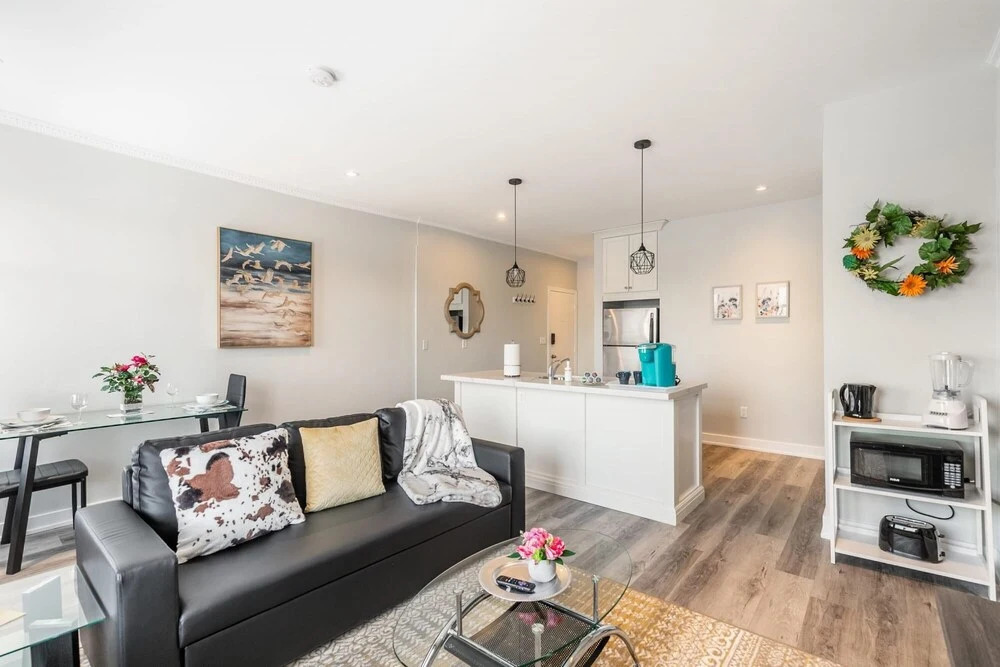 Stunning 1BR Apt - Prime Location -brand New