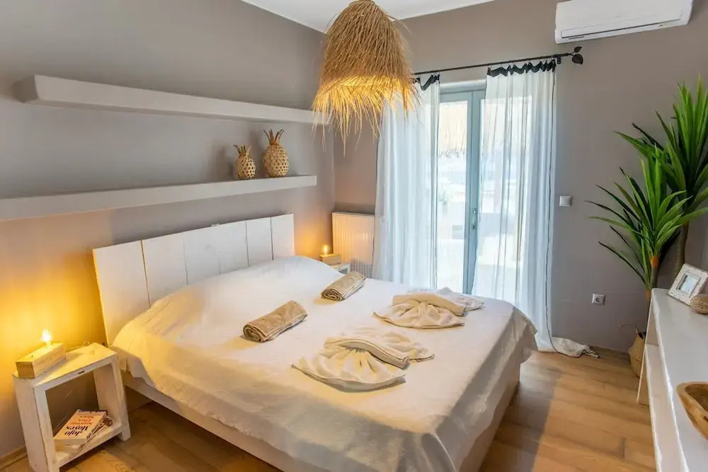Luxury Villa Delphinus - AllParos Villas