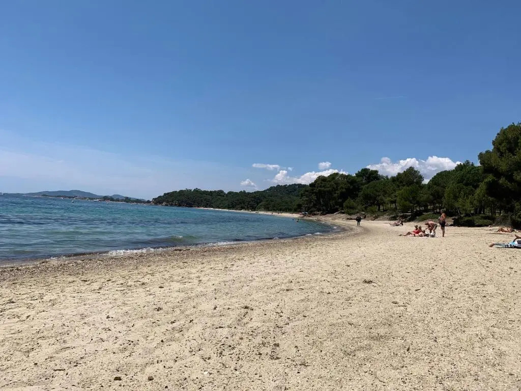 Embarquement pour 4 personnes près du port et des plages