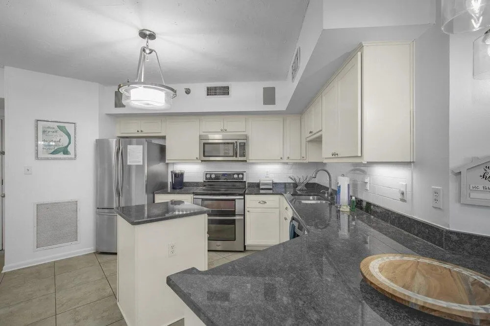 Stunning corner unit in Orange Beach outdoor pool