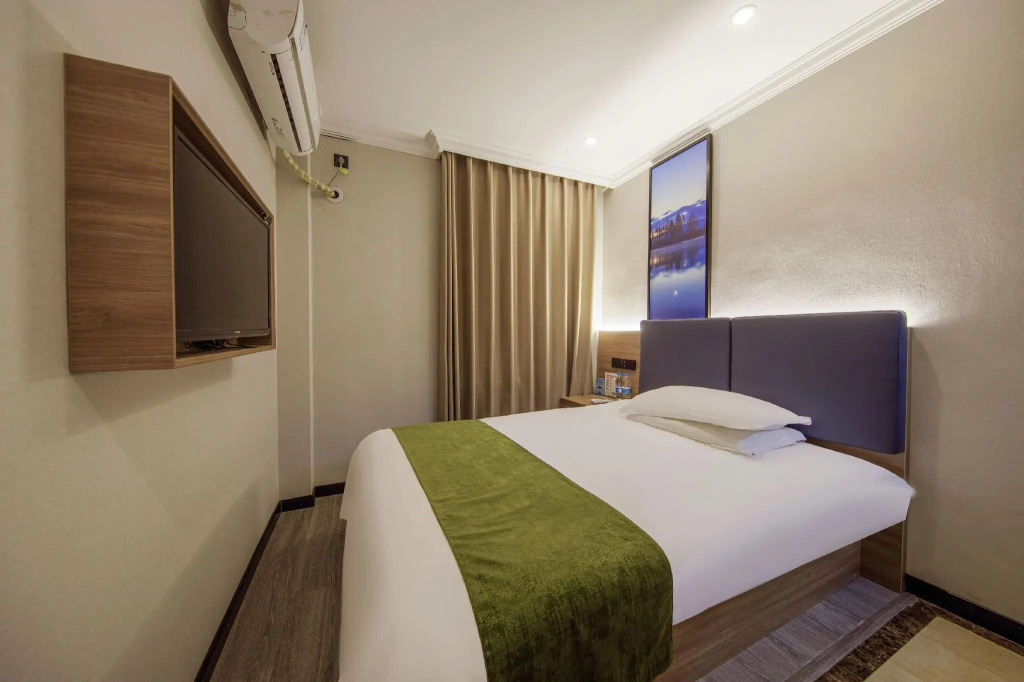 GreenTree Inn Shanghai MinHang ZhuanQiao Subway Station East ZhuanXing Road Shell Hotel