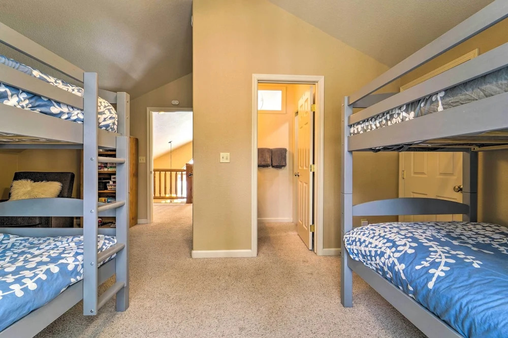 Great for Groups: Soda Springs Cabin w/ Deck!