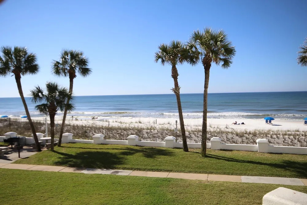 428 El Matador 2 Bedroom Condo by RedAwning