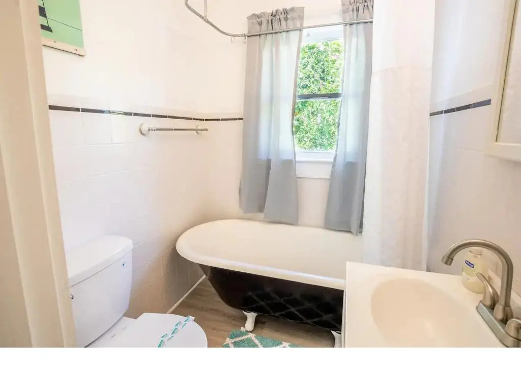 Home blocks from beach on siesta drive with pool Internal name: 617