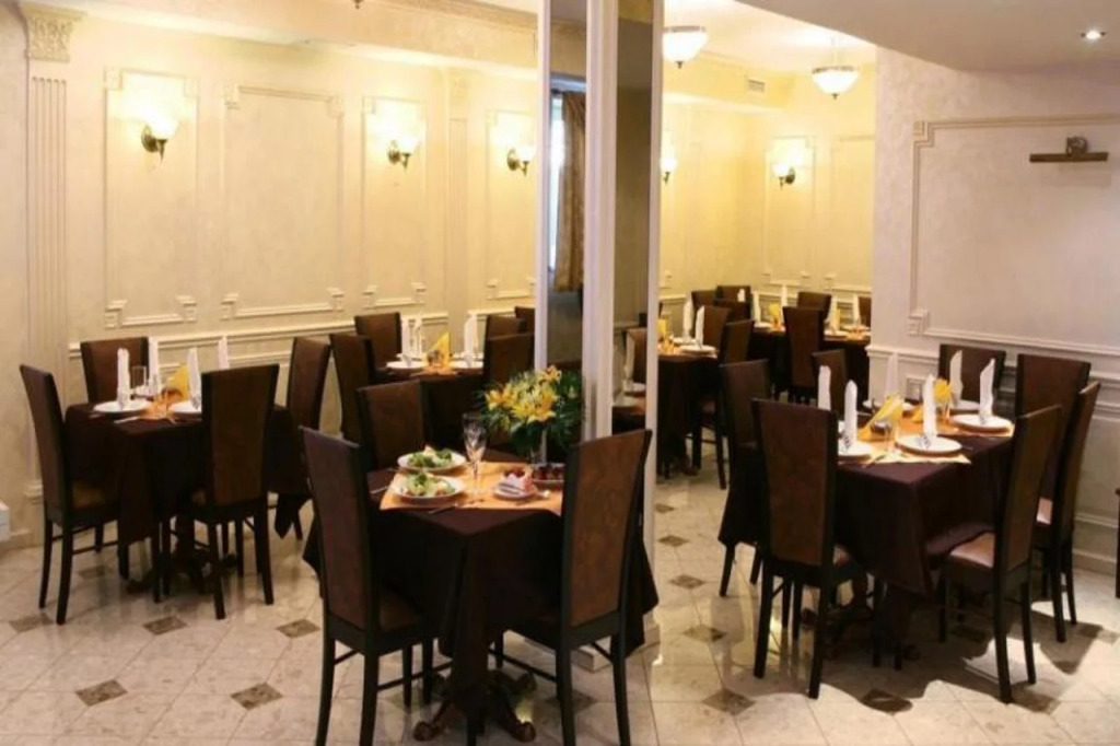 Riverside Hotel