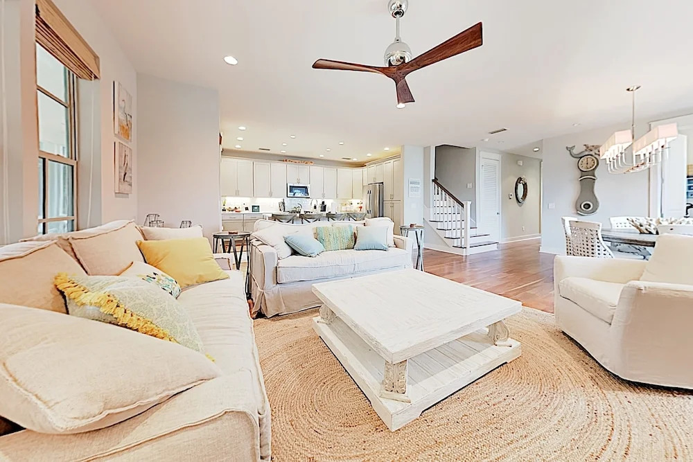 Cypress - 2 Masters, Golf Cart & Amenities 4 Bedroom Home