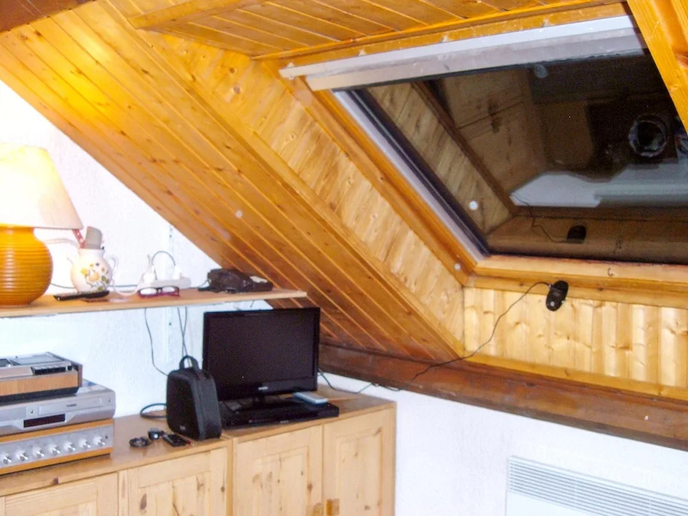 Studio in Aiguilles, With Wonderful Mountain View and Wifi - 5 km From