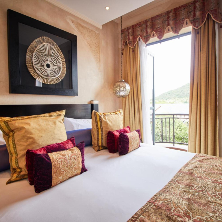 Tayfin Royale Hotel & Conference Centre