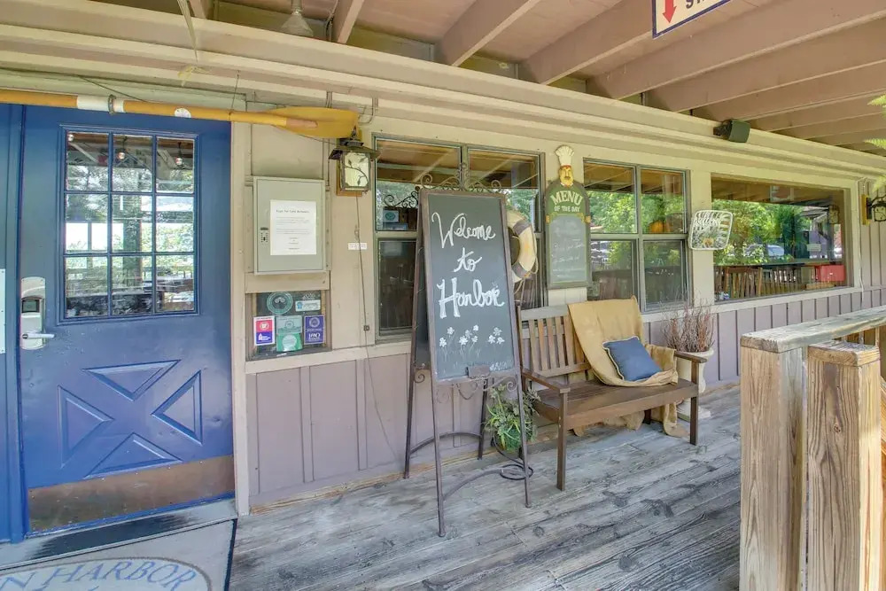 Lake Ouachita Vacation Rental w/ Community Pool