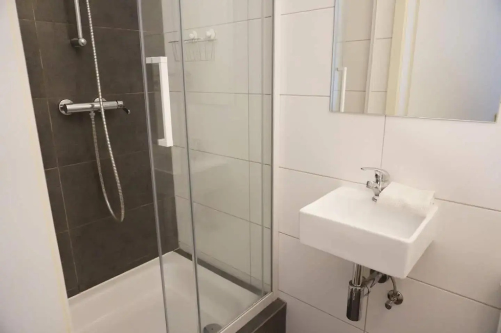Central 2 Bedroom Flat for Families & Calm Guests