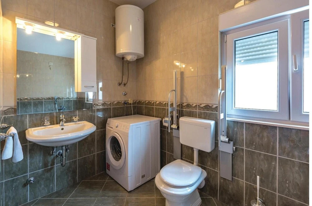 Stunning Home in Makarska With Wifi and 1 Bedrooms
