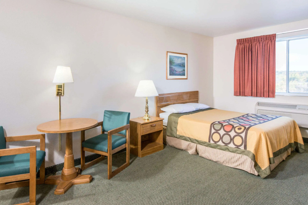 Super 8 by Wyndham West Middlesex/Sharon Area