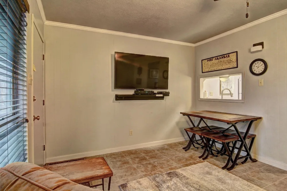 Live, Laugh, Love 1 Bedroom Condo by Redawning