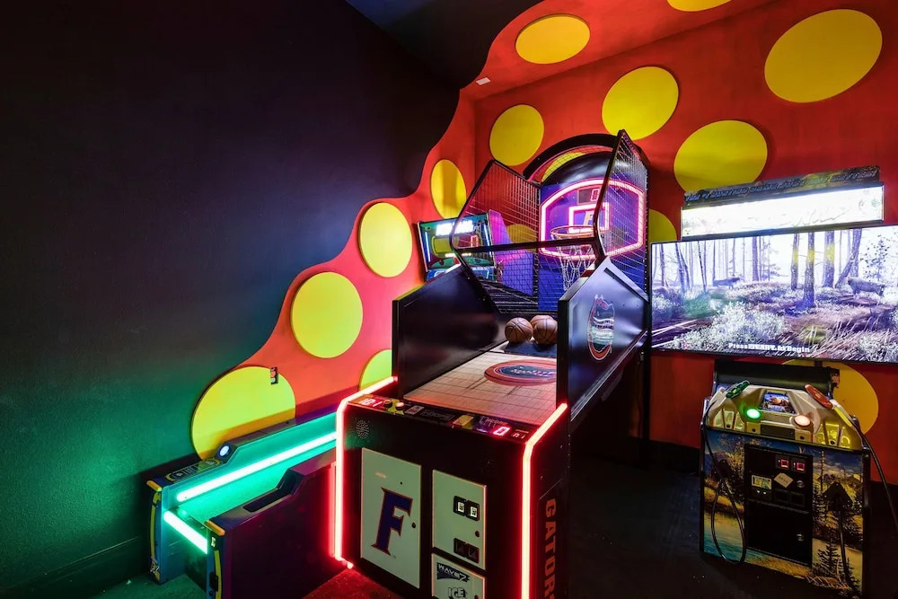 W318: 9 Bed, Avengers, Aladdin, Superhero Arcade
