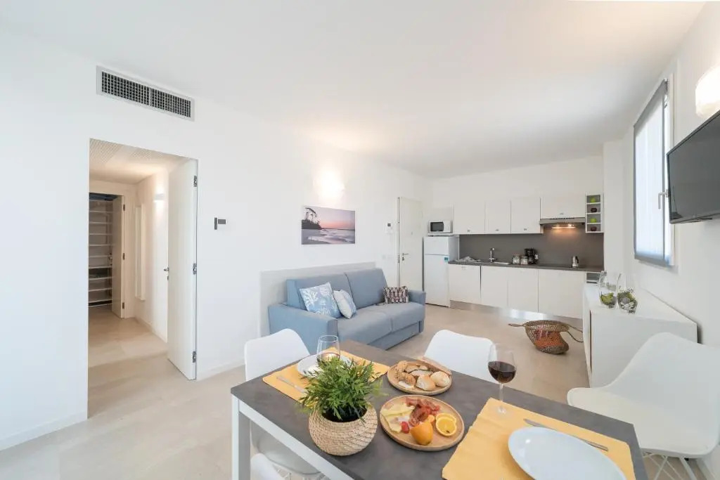 Stylish Residenza Torre Bianca 2 Bedroom Apartment Sleeps 5