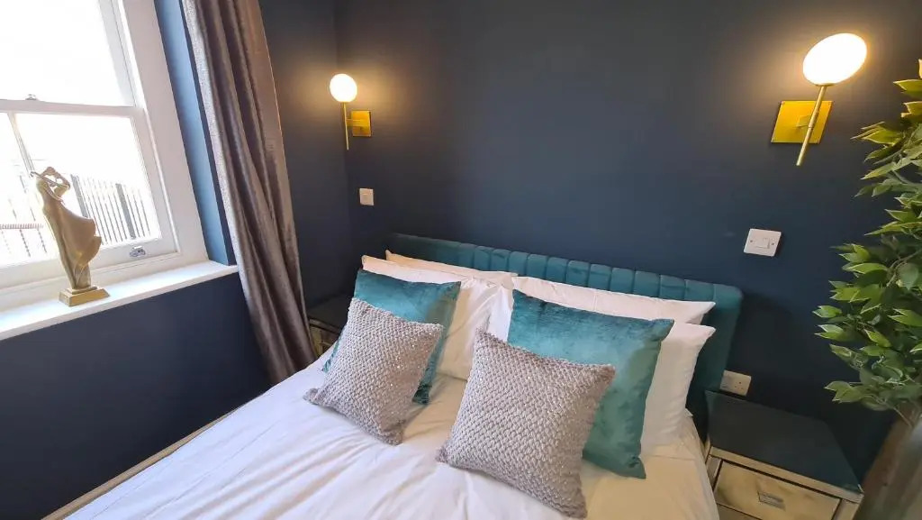 The Loughborough - Elegant, glamourous boutique 1 bed, central Truro