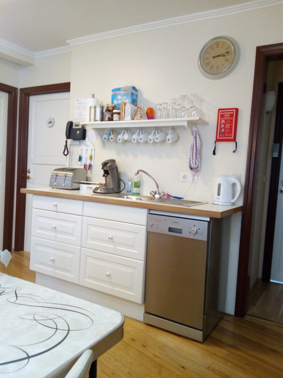 Grettir Guesthouse Downtown Charm