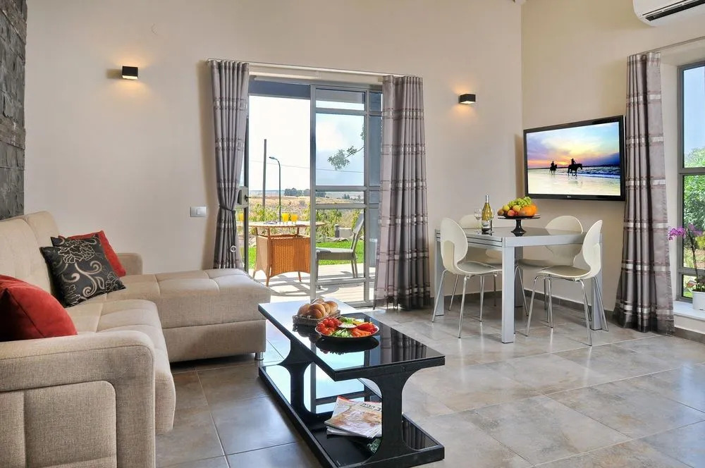 Etnachta Kibbutz Afik