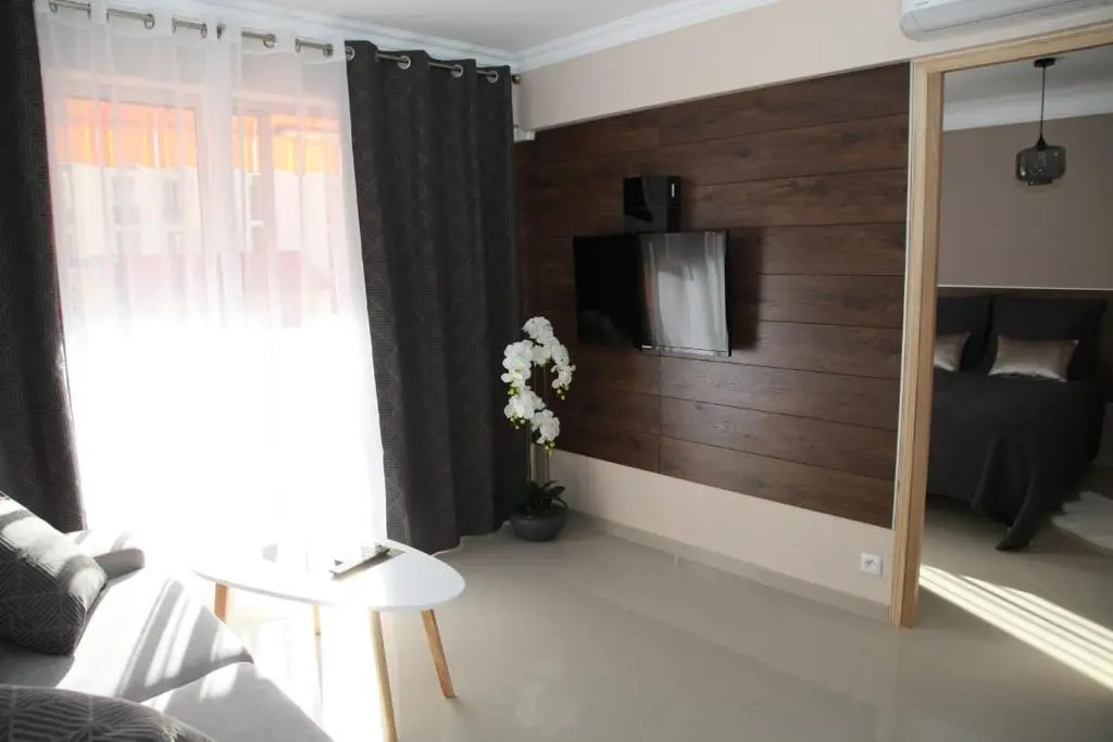 Stylish 2 Room Flat 60 meters to the beach