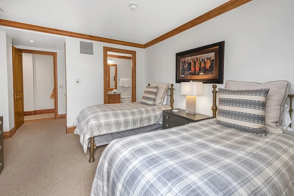 Lionsquare North Tower #402 5 Bedrooms 5.5 Bathrooms Condo