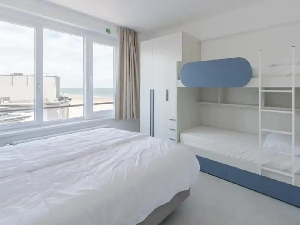 Family Apartment in Ostend Near the sea