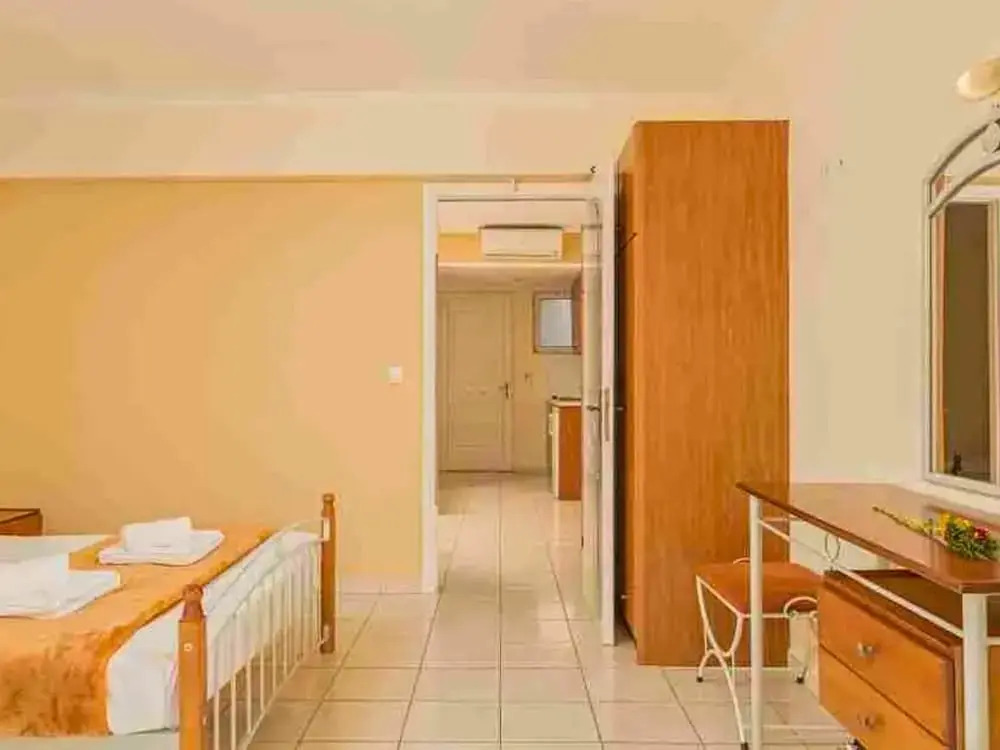 Manousis ApartHotel